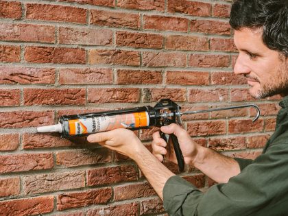 aanbrengen buitenvoegreparatie met kitpistool Thumbnail