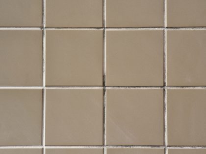 badkamertegels met verkleurde voegen Thumbnail