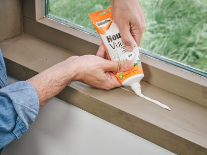 houtvuller aanbrengen op houten kozijn Thumbnail
