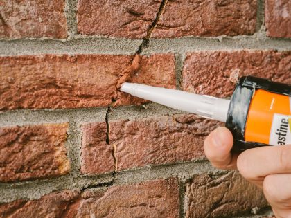 scheur vullen met baksteenreparatie Thumbnail