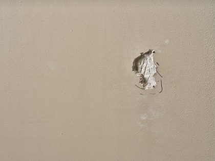 muur met grote beschadiging Thumbnail